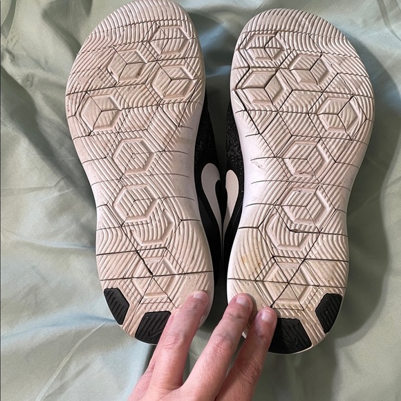 Nike Flex Contact Women's Black and White Sneakers Size 7.5 - Picture 8 of 8